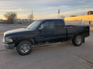 lot 1 image: 1999 Dodge Ram 2500 extended cab Pick Up Truck- 34 ton- RunsDrives