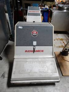 lot 2292 image: Advance floor cleaning machine w batteries