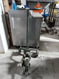 lot 2304 image: Greenlee commercial pipe bender- Model-1800
