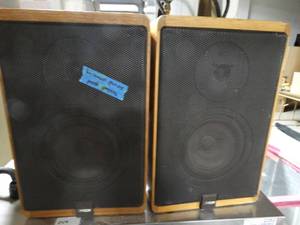 lot 2305 image: Pair of Canton speakers