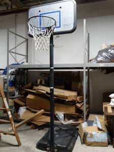 lot 2312 image: Lifetime portable basketball system