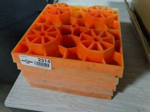 lot 2314 image: 4 plastic stabilizers