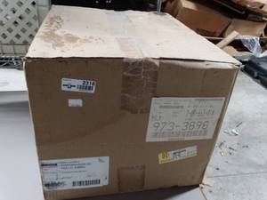 lot 2318 image: Case of 4 new jumbo roll dispensers