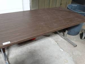 lot 2321 image: Officeshop table