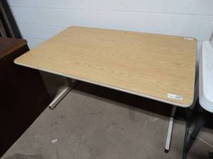 lot 2328 image: Shop table
