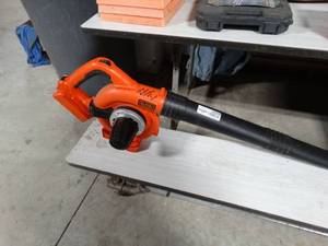 lot 2329 image: Black & Decker blower