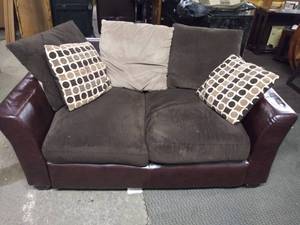 lot 5151 image: Leather with Microfiber Cushions Loveseat with Throw Pillows