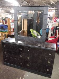 lot 5152 image: Ashley Furniture 6 Drawer Dresser with Mirror