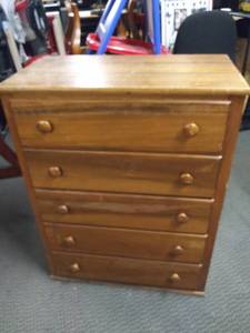 lot 5153 image: Nice 5 Drawer Upright Dresser