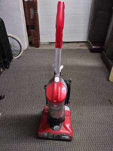lot 5154 image: Dirt Devil Upright Vacuum