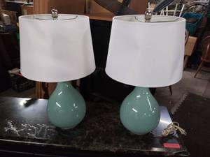 lot 5162 image: Nice Pair of Modern Style Lamps