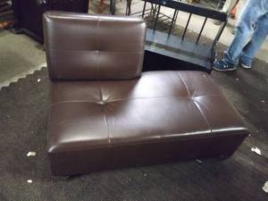 lot 5166 image: Leather Sitting Chair