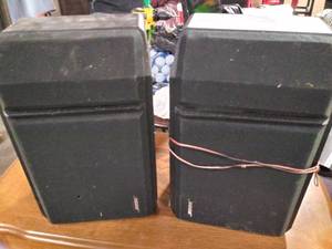 lot 5188 image: Pair of Bose Shelf Speakers