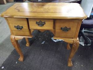 lot 5193 image: Nice 3 Drawer Wood Hall Table