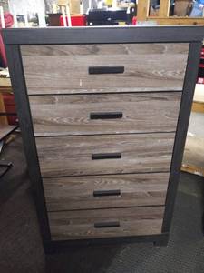 lot 5194 image: Ashley Furniture Modern 5 Drawer Upright Dresser
