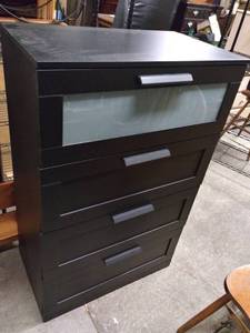 lot 5196 image: Nice Modern 4 Drawer Upright Dresser