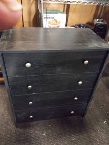 lot 5197 image: 4 Drawer Upright Dresser