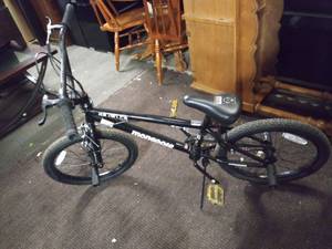lot 5203 image: Mongoose Brawler Bicycle