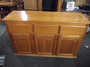 lot 5205 image: Nice Wood Buffet Cabinet