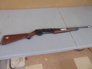 lot 3240 image: Crosman 2200 Magnum Air Rifle
