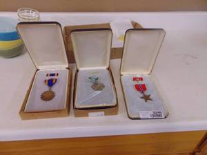 lot 3246 image: 3 US Military MedalsBars