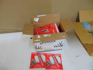 lot 3259 image: 40 Erco Razor Blade Knifes