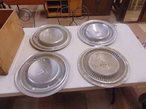 lot 3261 image: 4 MercuryLincoln Hubcaps