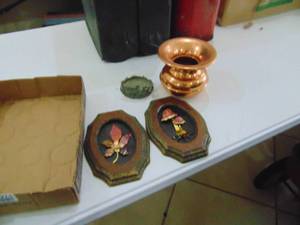 lot 3274 image: Small Spitoon and Dcor