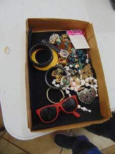 lot 3277 image: Costume Jewelry