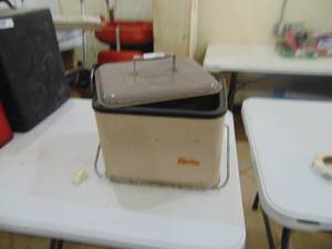 lot 3289 image: Vintage Vagabond Metal Ice Chest