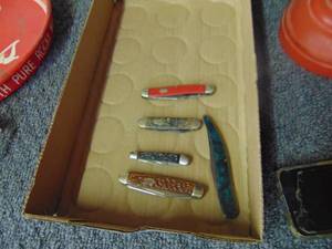 lot 3310 image: Straight Razor and Misc. Pocket Knives