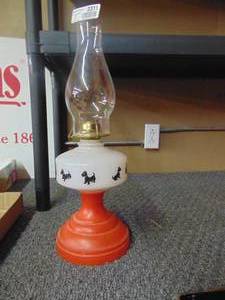 lot 3311 image: Scotty Terrier themed Oil Lamp