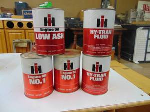 lot 3319 image: 4 Composite Quart Cans of IH Engine - Transmission Oil 4 Full - 1 Opened