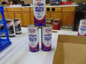 lot 3320 image: 3 Pint Cans Texaco 2 Stroke Oil
