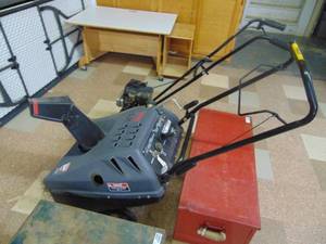 lot 3324 image: Crafstman Snowblower - Electric Start