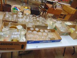 lot 3337 image: Contents of Tabletop