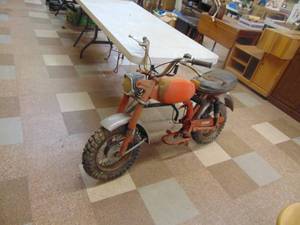 lot 3338 image: Bebe MiniBike - No Engine - Great Project