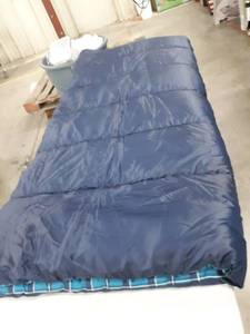 lot 2013 image: Suisse sleeping bag