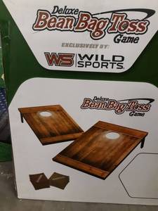 lot 2114 image: Deluxe bean bag Toss