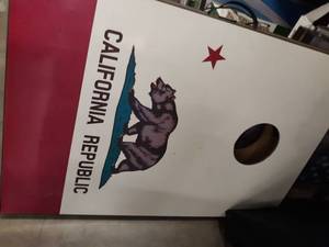 lot 2134 image: California Republic bean bag Toss