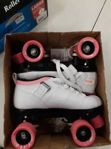 lot 2141 image: Size 7 Chicago skates