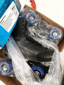 lot 2142 image: Chicago Skates