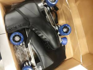 lot 2163 image: Chicago Skates