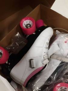 lot 2165 image: Chicago Skates