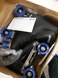 lot 2170 image: Chicago Skates