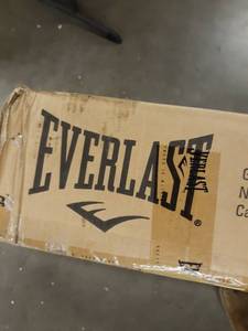 lot 2198 image: Everlast stand