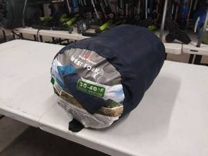 lot 2252 image: Suisse Sport Sleeping Bag