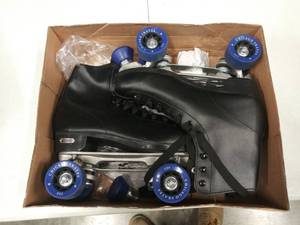 lot 2314 image: Chicago Skates Roller Blades