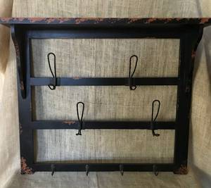 lot 2290 image: Rustic wood wall decor with hooks