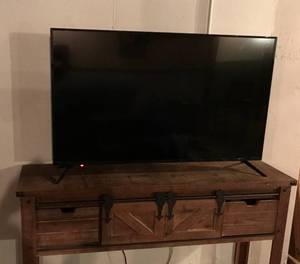 lot 2294 image: New 50 Insignia 1080p 60hz LED TV
